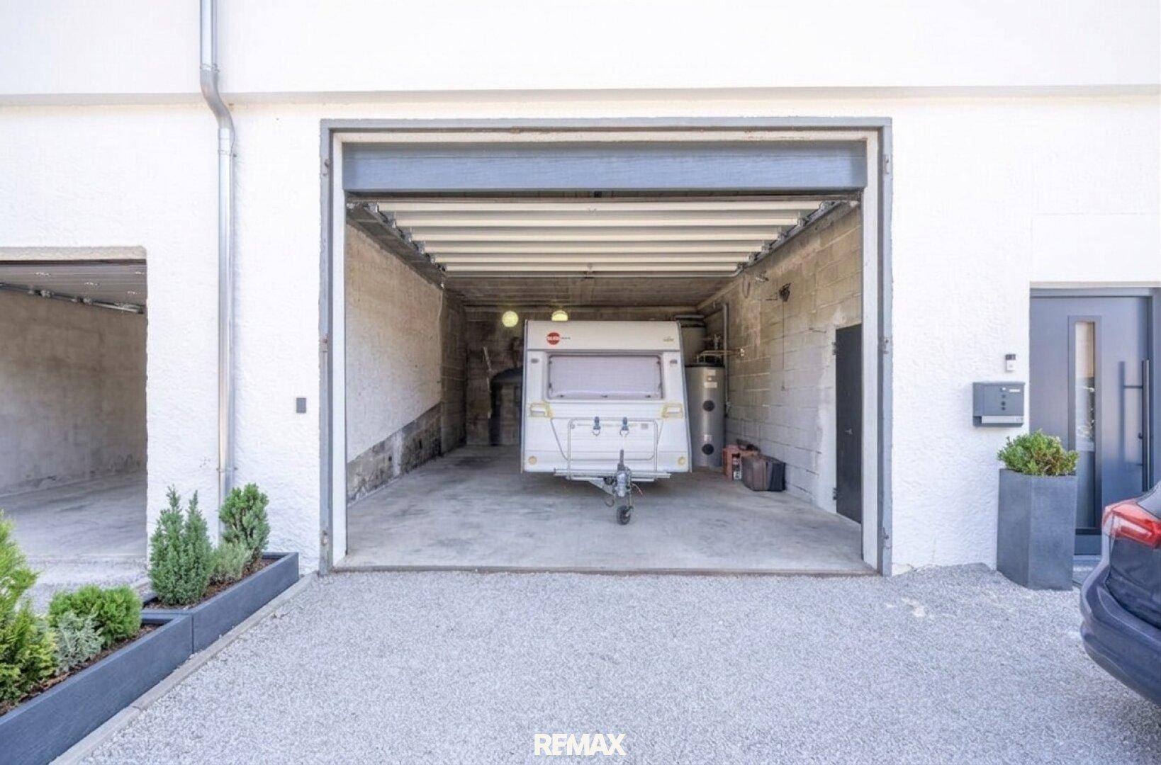 Garage KI bearbeitet