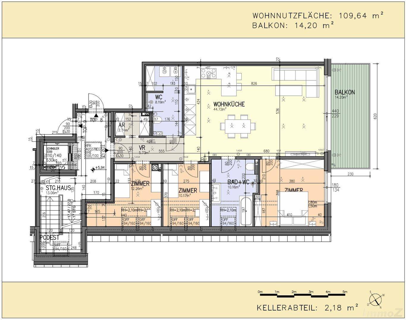 Grundriss der Wohnung mit Wohnküche, drei Zimmern und Balkon.