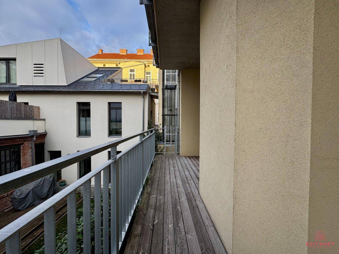 Balkon Blick in den Hof