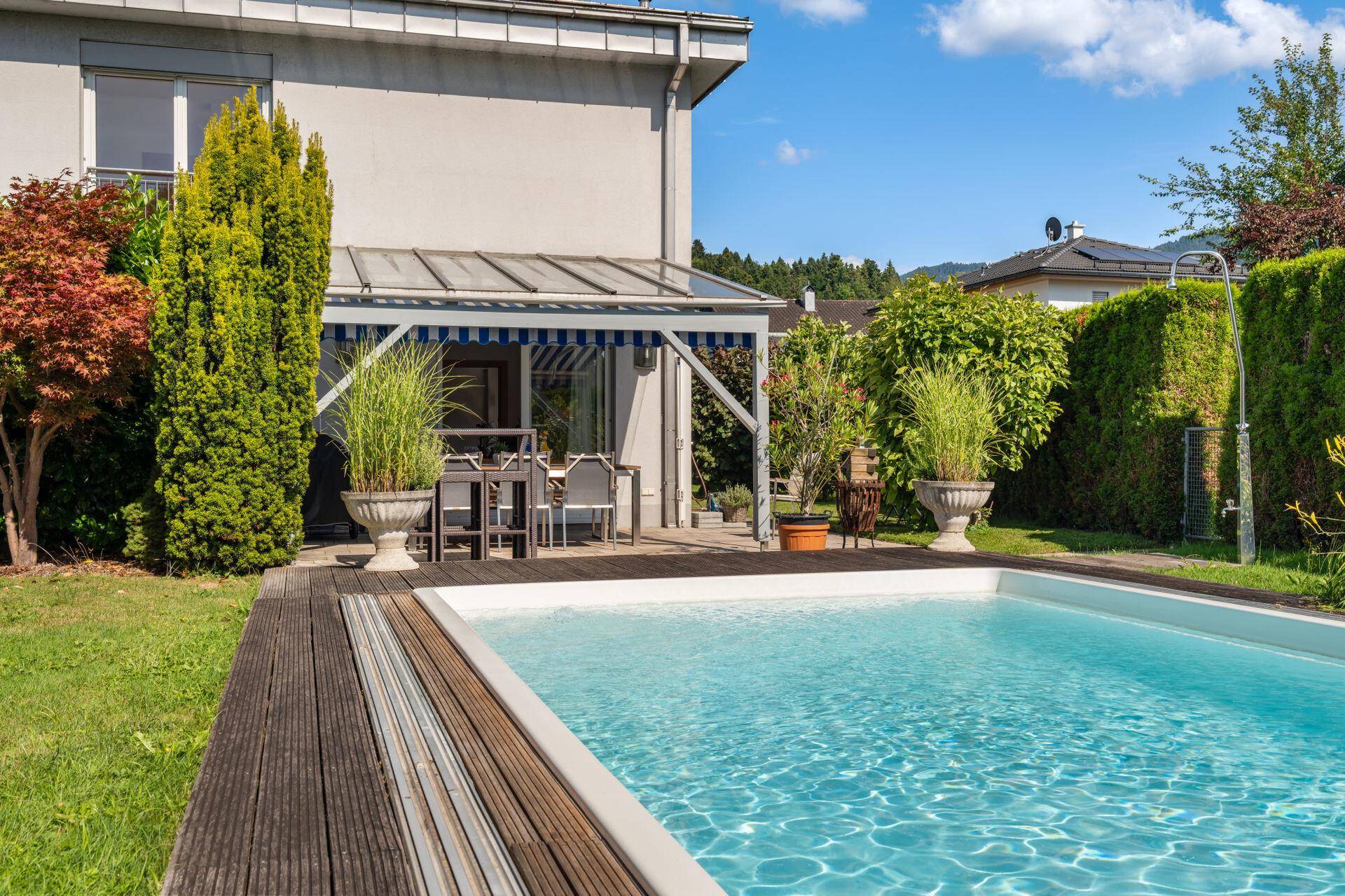 Garten mit Pool