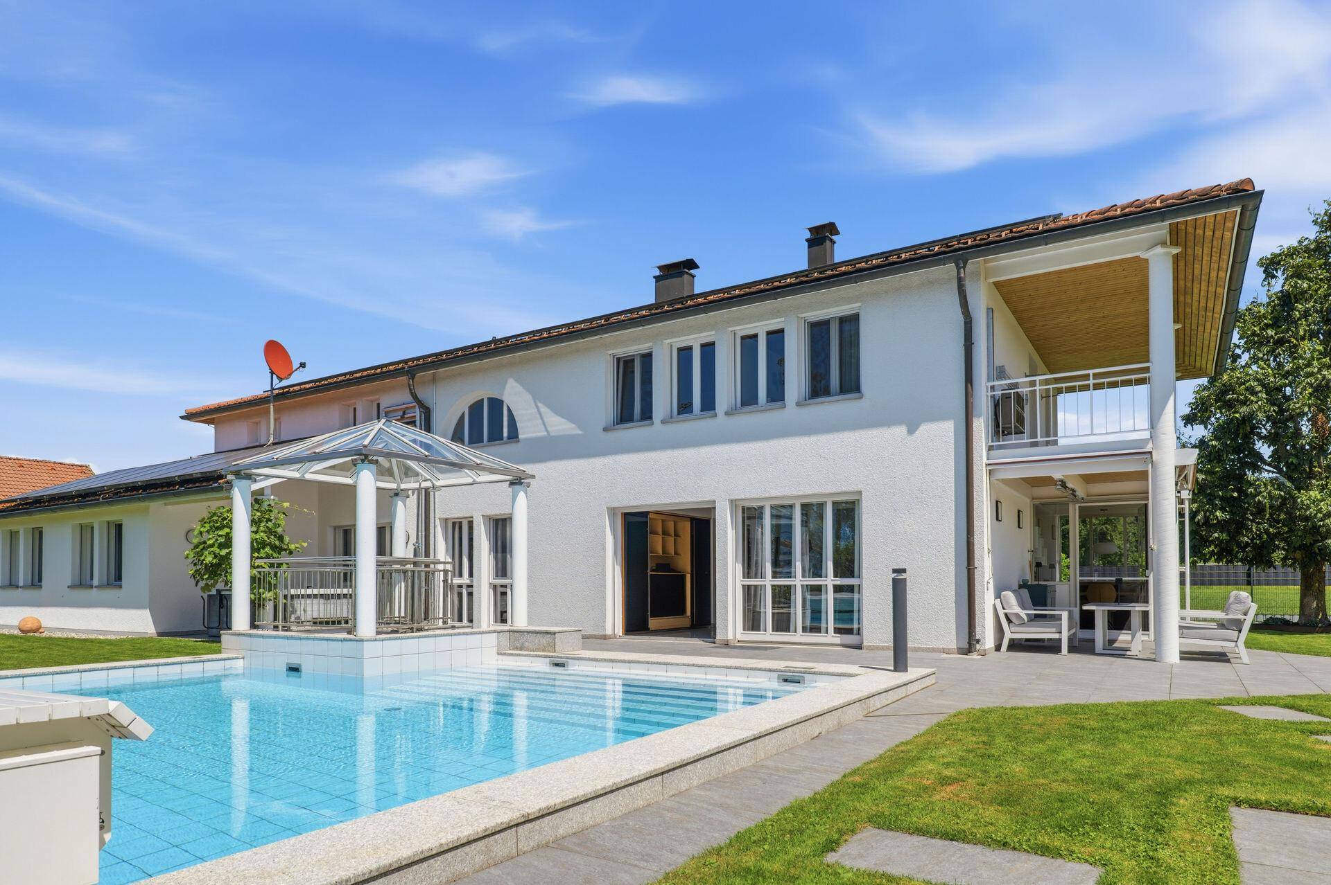 Arbeiten mit Stil. Wohnen mit Niveau. Exklusive Villa mit Praxis- oder Büro in Lauterach - Ansicht 2