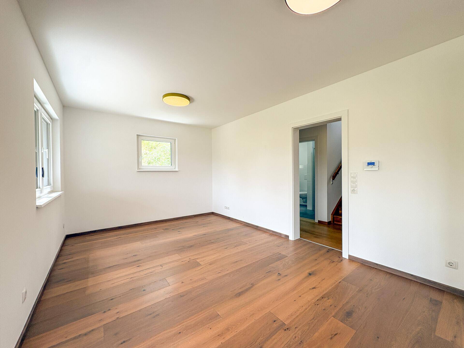 Sofortbezug: Einfamilienhaus in Hanglage mit Keller und Garage - Ansicht 4