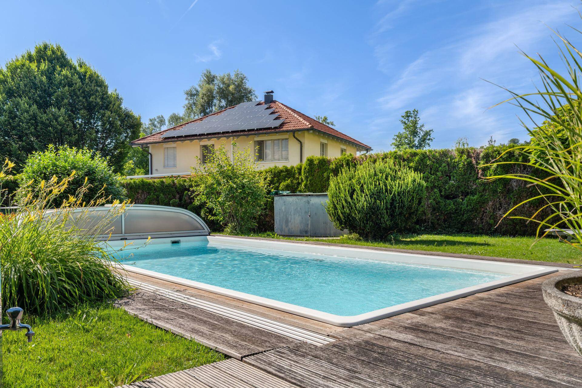 Garten mit Pool