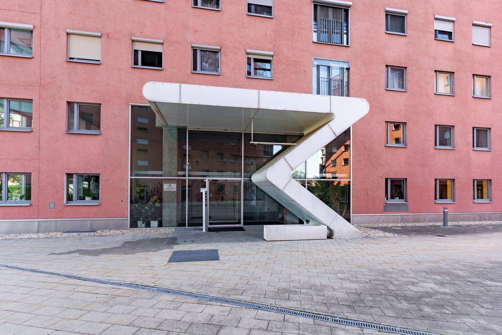 Architektonischer Akzent – moderner Eingangsbereich