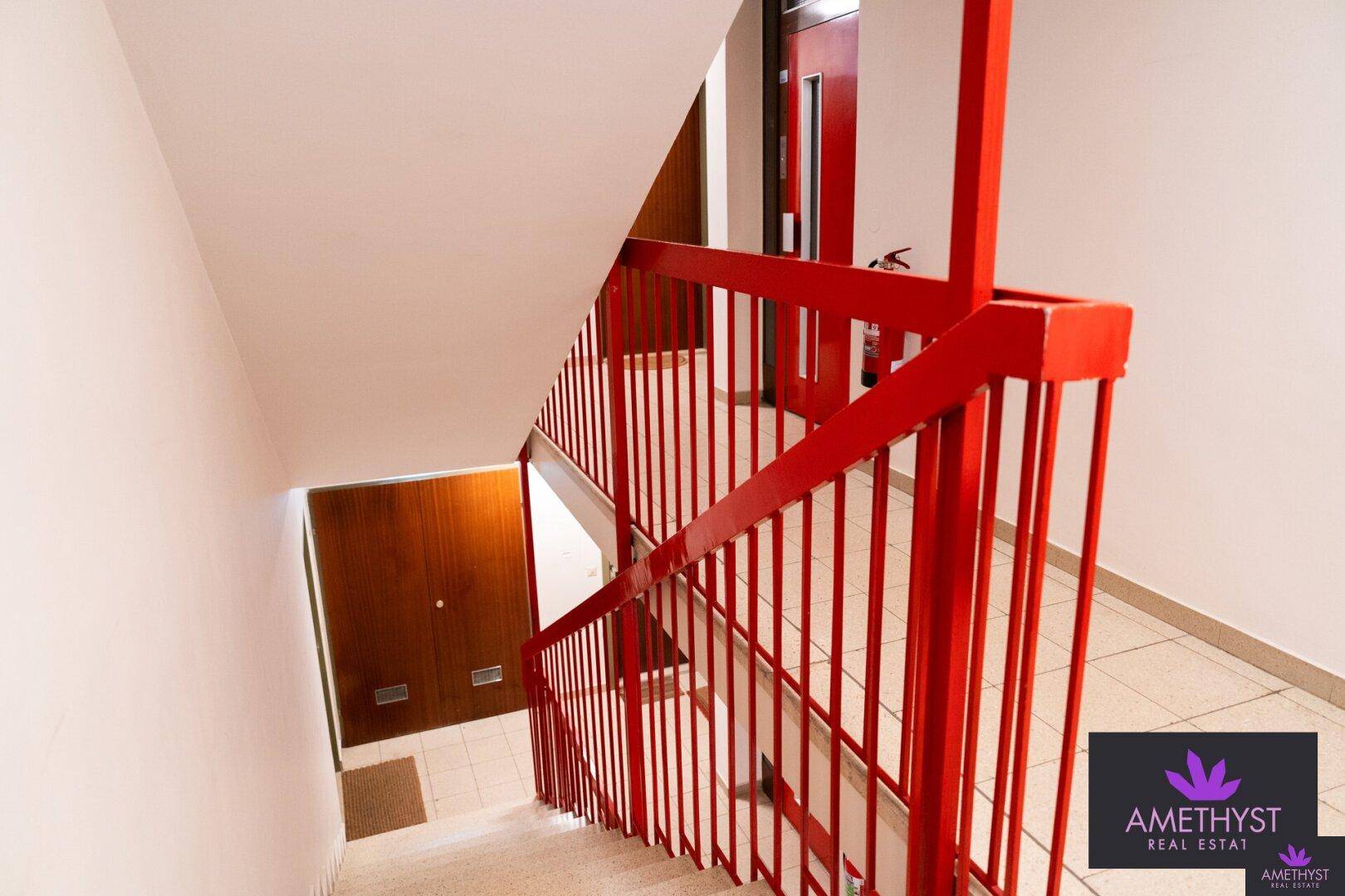 Stiegenhaus mit Lift