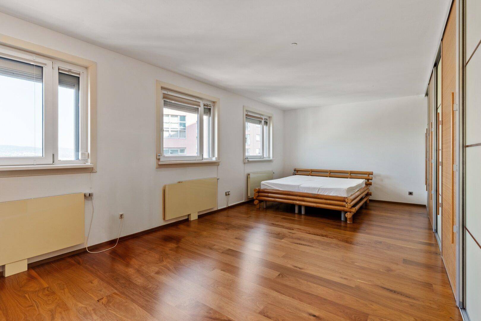 Geräumiges Schlafzimmer - leicht teilbar