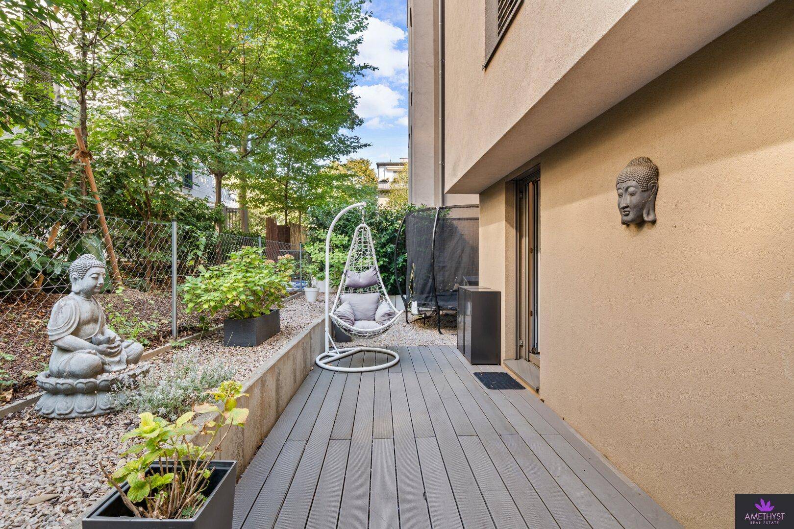 Zweiter Garten- und Terrassenbereich mit vielseitigen Nutzungsmöglichkeiten