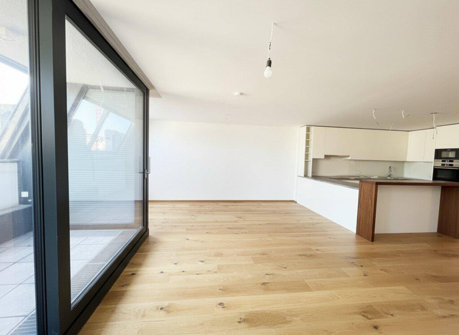 UNBEFRISTET: Klimatisierte Dachgeschosswohnung mit 2 Loggien in Top Lage - Widok 4