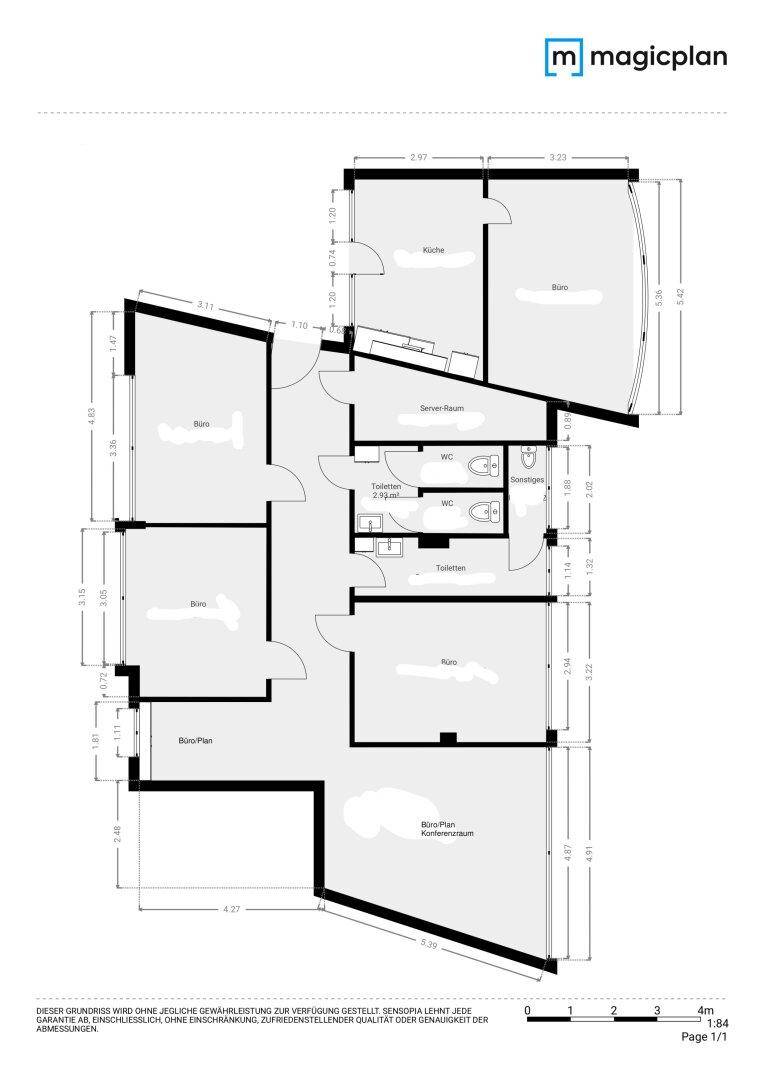 Grundrissplan eines Bürogeschosses mit mehreren Büros, Toiletten und einer Küche.