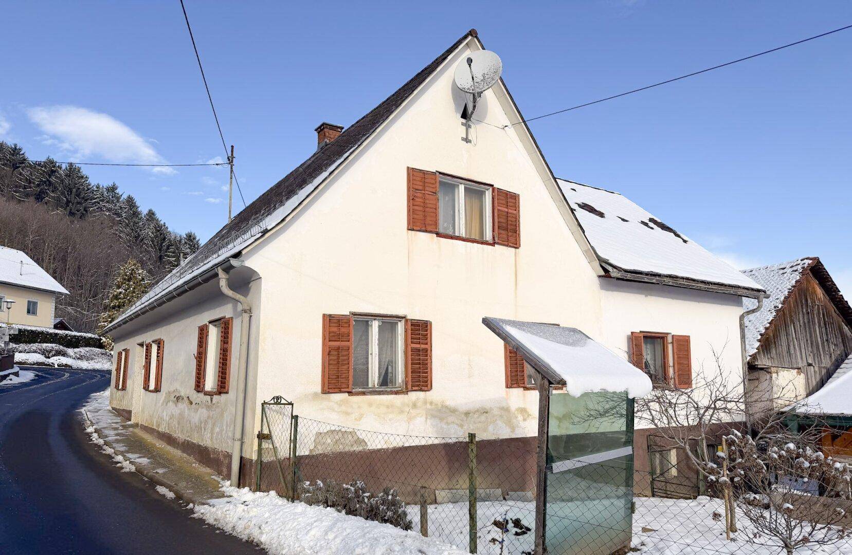 Einfamilienhaus mit Entwicklungspotenzial auf großzügigem Grundstück inklusive Landwirtschaftsflächen und Wald - Widok 6