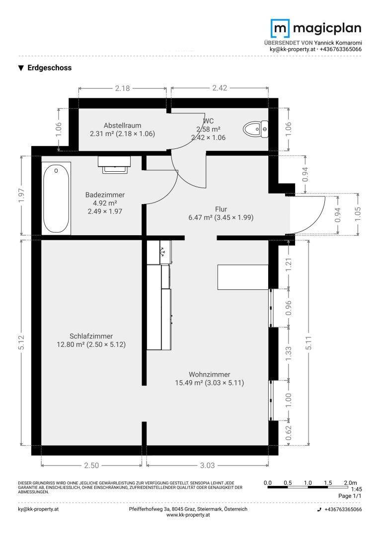 Detaillierter Grundriss des Erdgeschosses mit Wohnzimmer, Schlafzimmer, Bad und separatem WC.