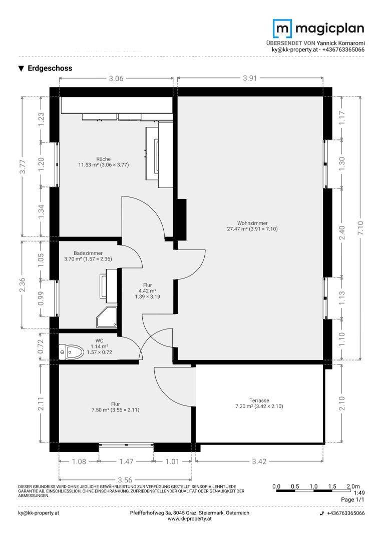 Grundriss des Erdgeschosses mit Küche, Wohnzimmer, Bad, WC und Terrasse.