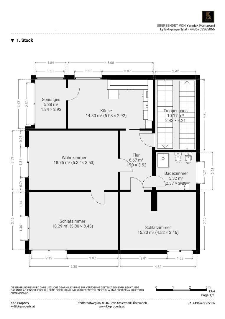 Grundriss des ersten Stocks mit Küche, Wohnzimmer, zwei Schlafzimmern und Bad.
