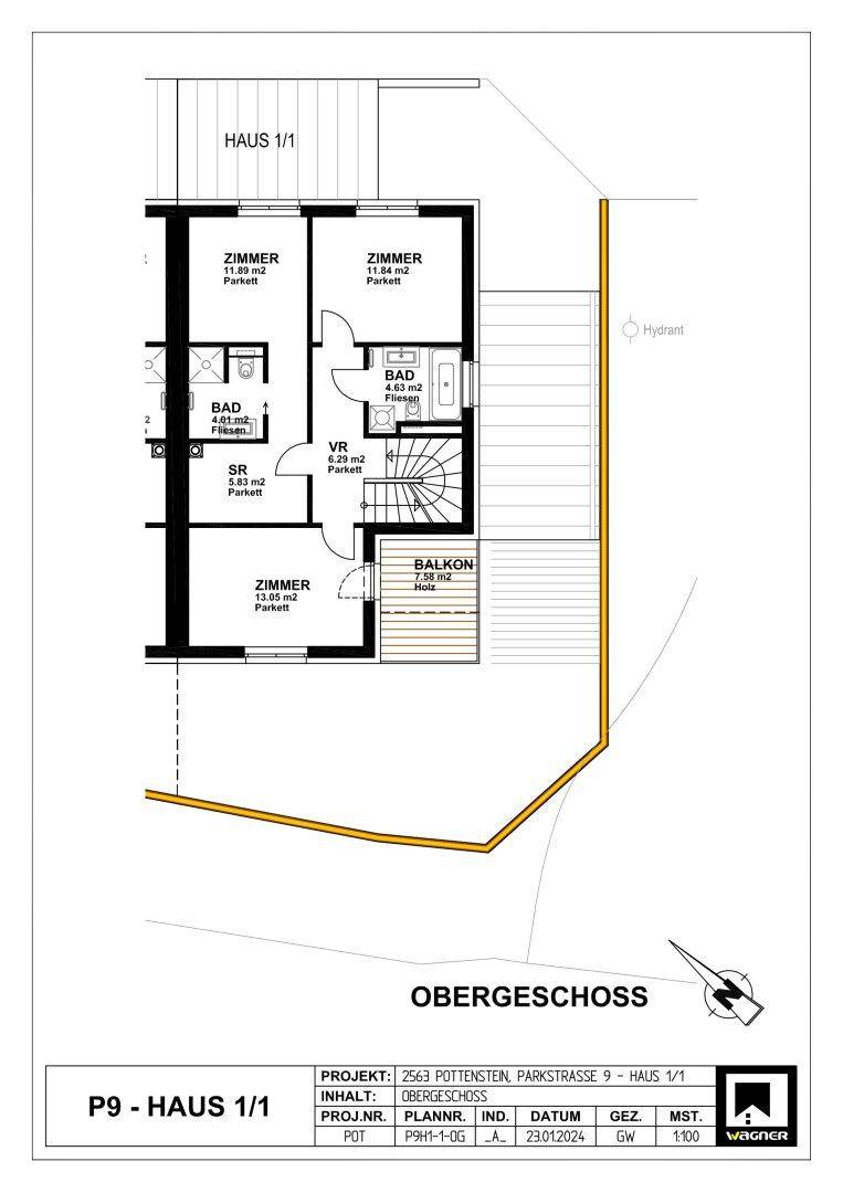 Grundriss des Obergeschosses mit drei Zimmern, zwei Bädern und einem Balkon.