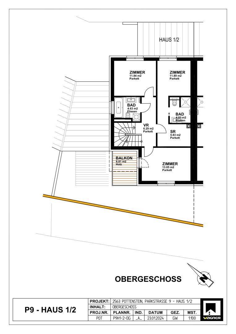 Grundriss des Obergeschosses mit mehreren Schlafzimmern, Bädern und einem Balkon.