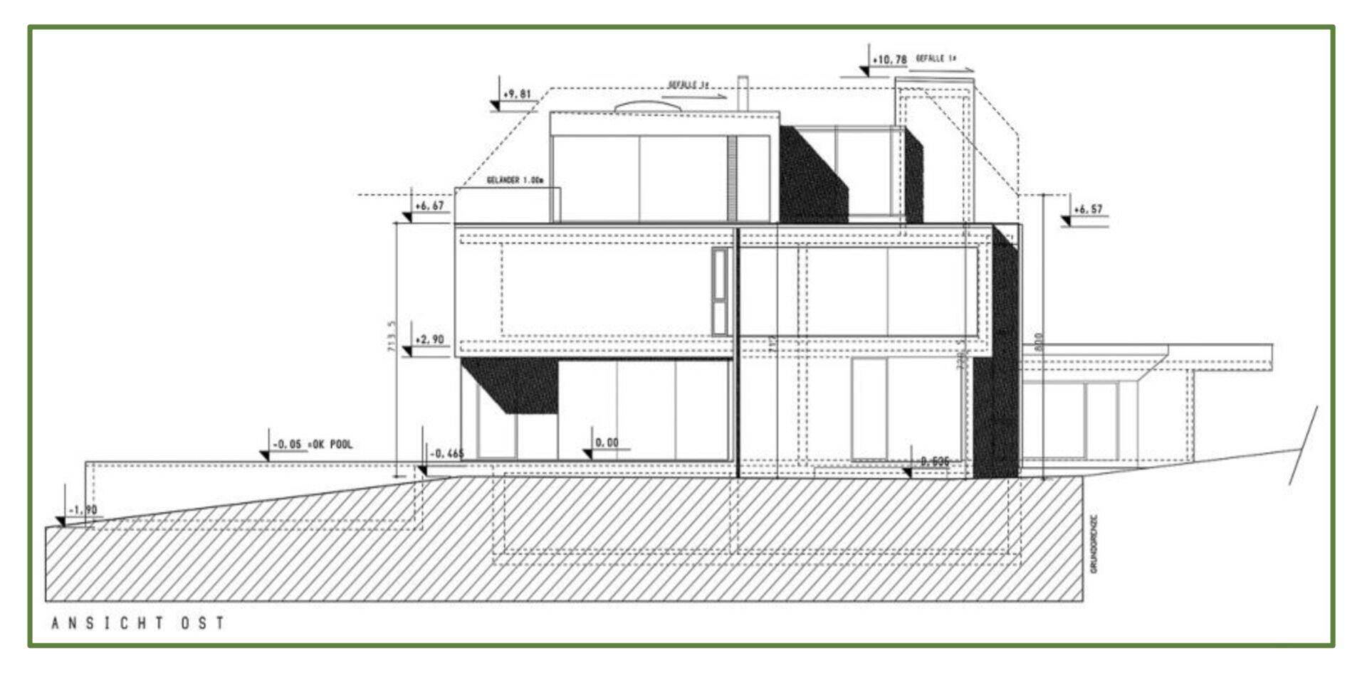Architektonischer Schnittplan des Gebäudes mit Ansicht der Fassade und Höhenlinien.