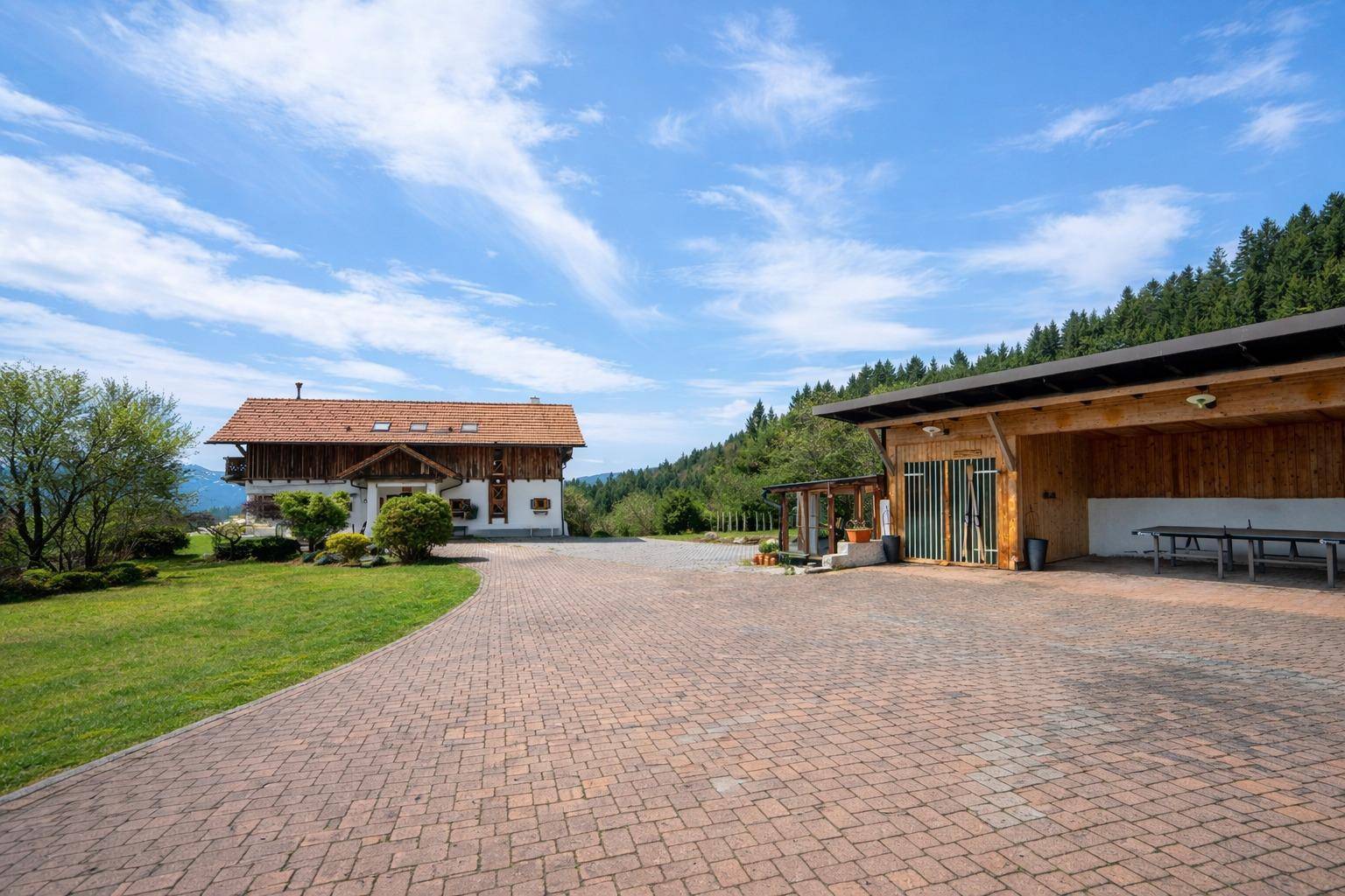 Stilvoller Landsitz mit Gästehaus auf großem Grundstück in idyllischer Wörthersee-Nähe - Ansicht 5