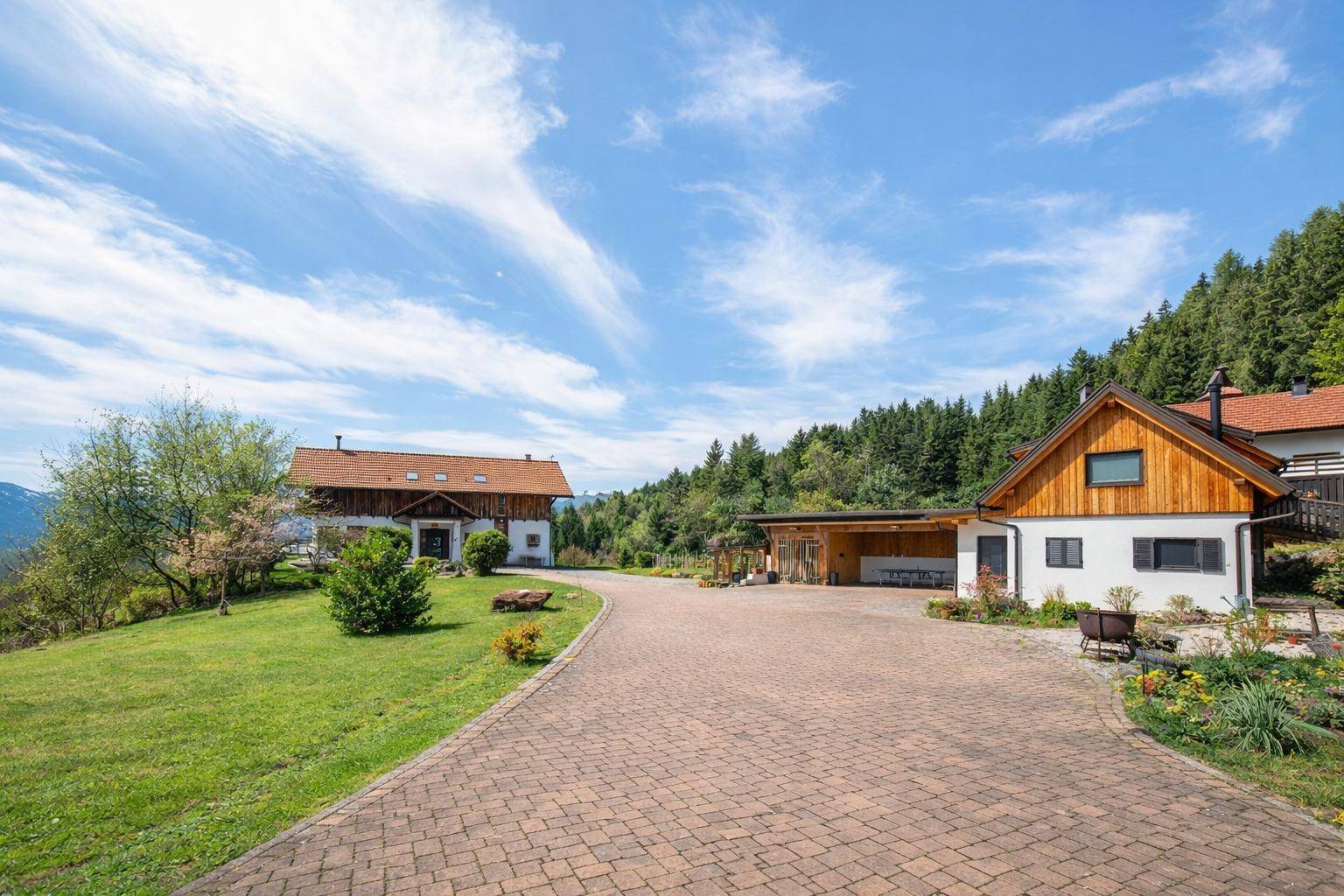Stilvoller Landsitz mit Gästehaus auf großem Grundstück in idyllischer Wörthersee-Nähe - Ansicht 3