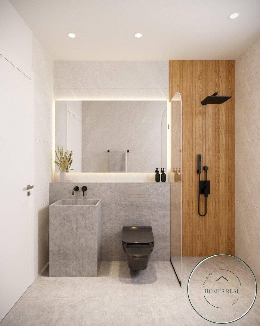 Elegantes Badezimmer mit grauen Fliesen, Holzakzenten in der Dusche und einem modernen Waschbecken.