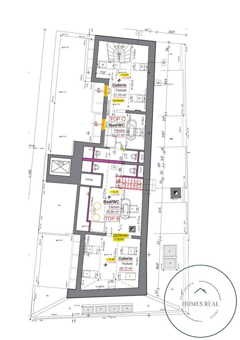 Grundrissplan einer oberen Etage mit Galeriebereichen, Bädern und Dachschrägen.