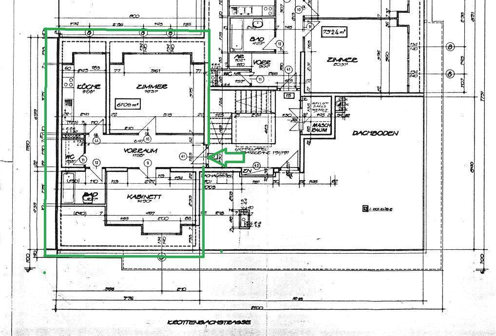 Grundrissplan mit hervorgehobener Wohneinheit, zeigt Küche, Zimmer und Bad.