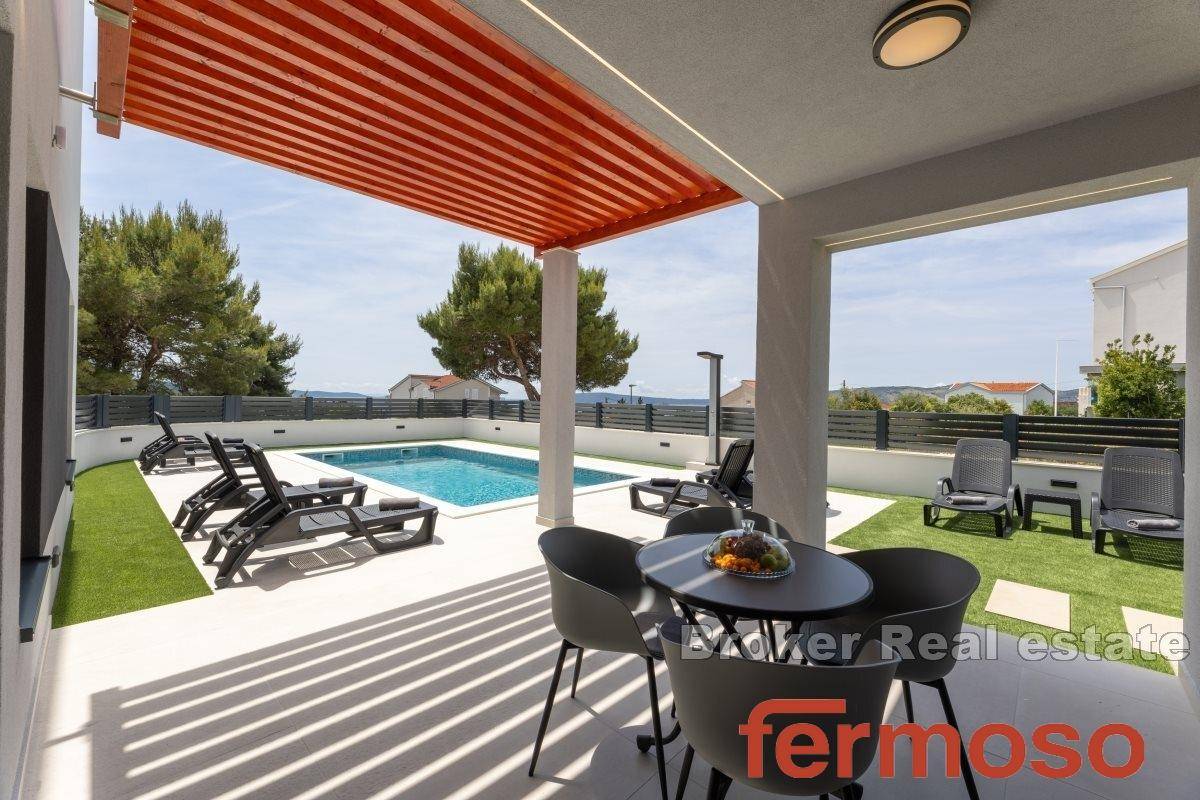 004-2047-17-Trogir-Luxurious-villa-with-three-residental-units-for-sale