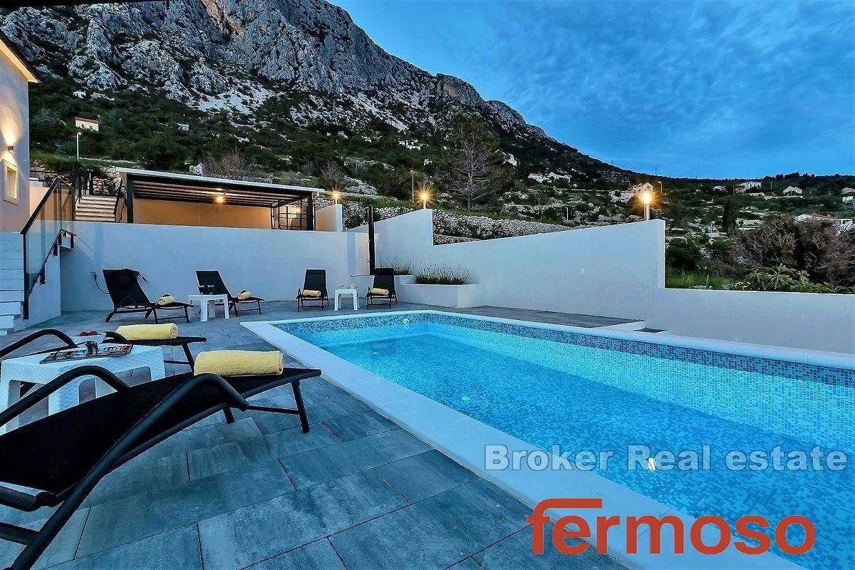 003-2044-16-Makarska-Villa-with-pool-and-sea-view-for-sale