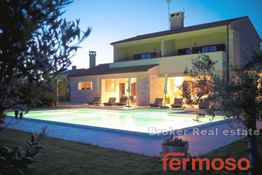 5275-30-016-5275-30-Pula-Modern-villa-with-pool-for-sale