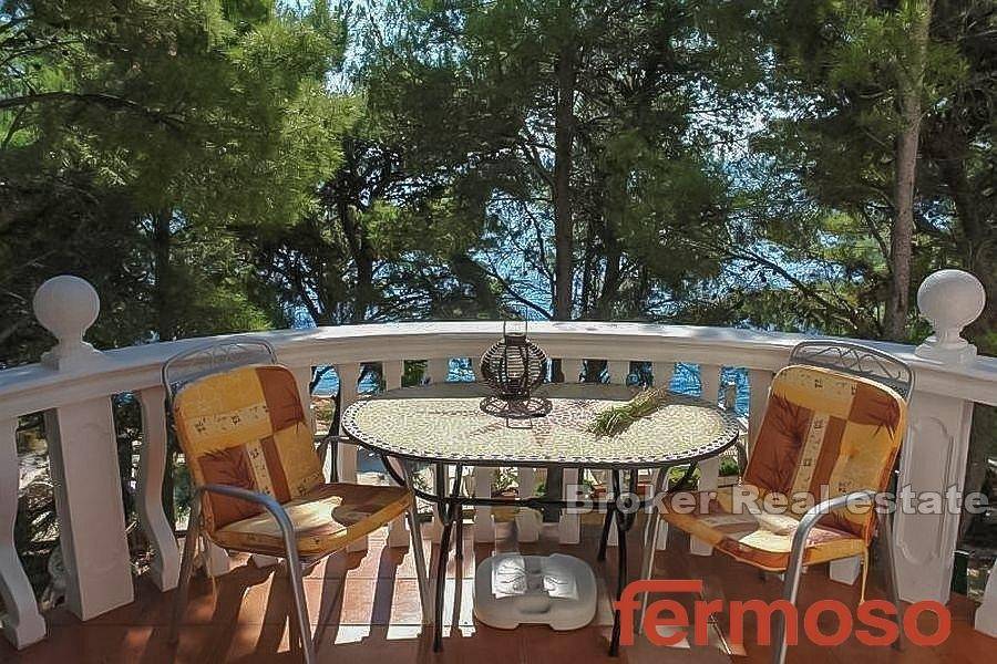 2011-21-13-2011-21-Hvar-house-swimming-pool-seafront-for-sale