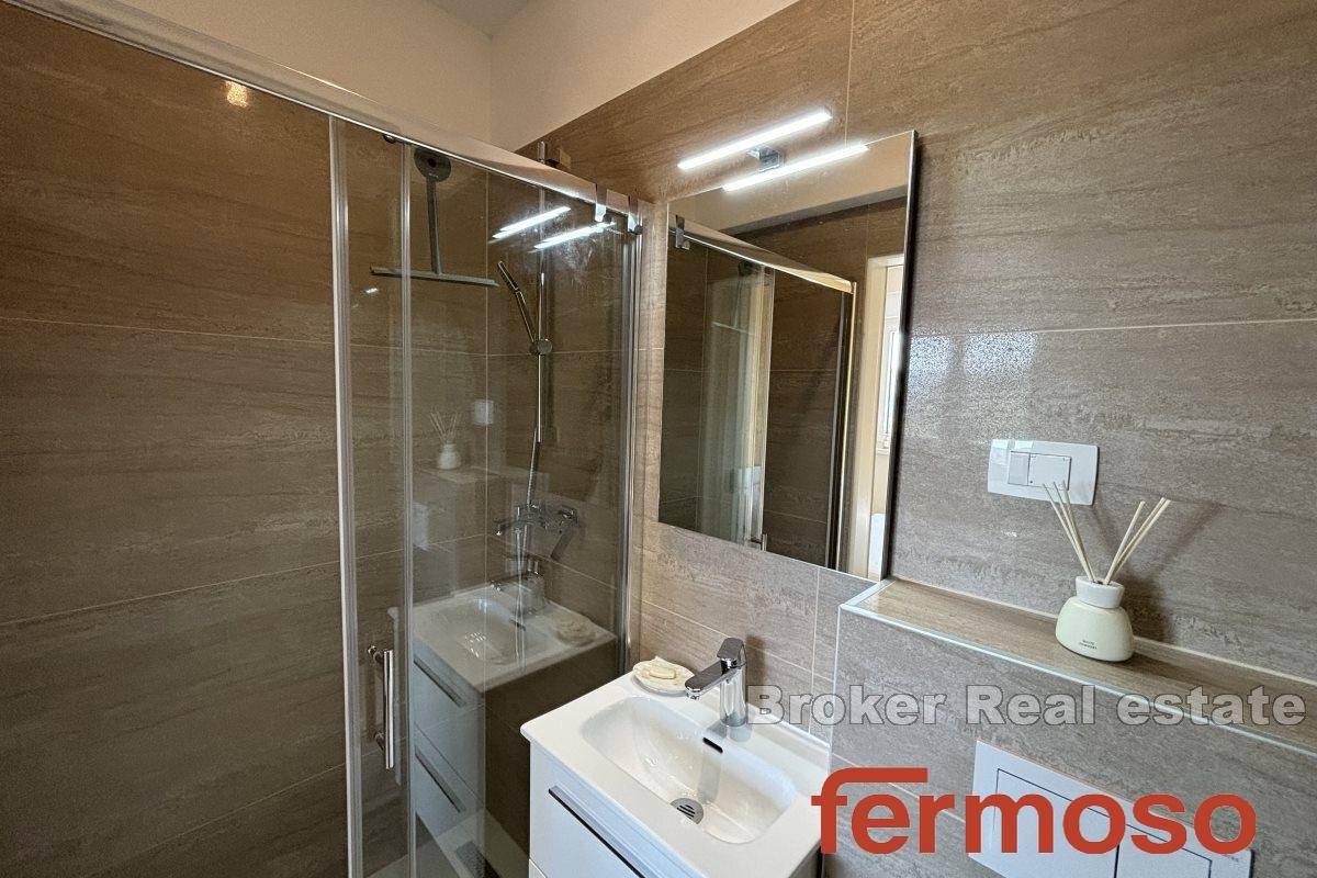 010-2035-162-Ciovo-Modern-two-bedroom-apartment-for-sale