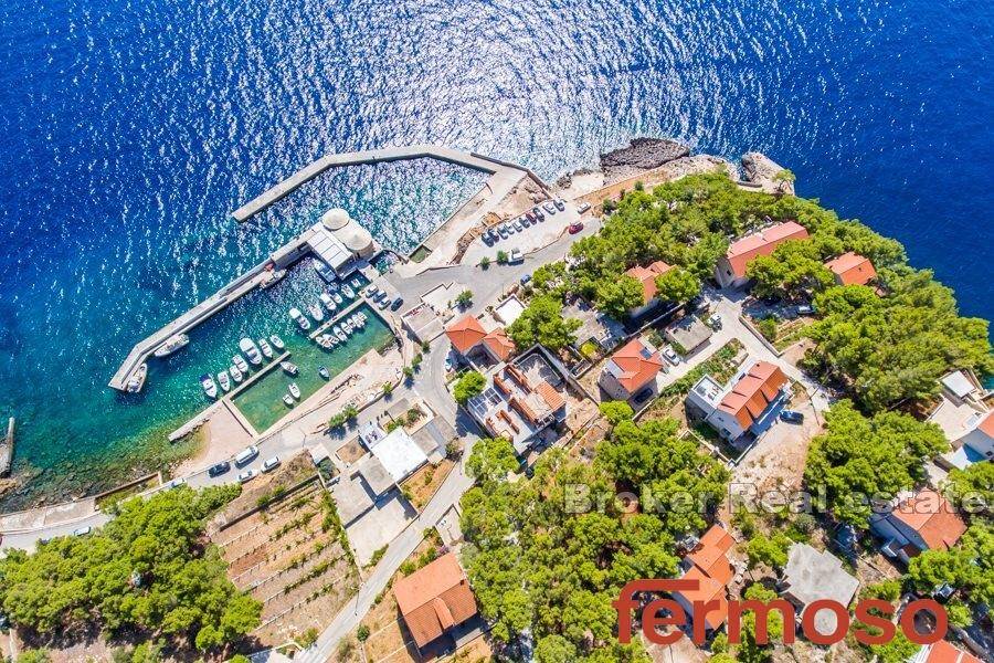 2011-21-20-2011-21-Hvar-house-swimming-pool-seafront-for-sale