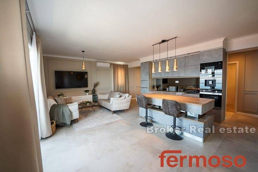 1019-04-003-1019-04-Makarska-Luxuriously-decorated-three-bedroom-apartment-with-a-sea-view