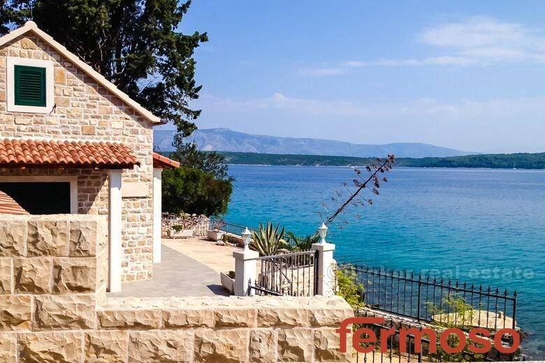 4575-30-08-4575-30-Hvar-stone-house-for-sale-by-the-sea