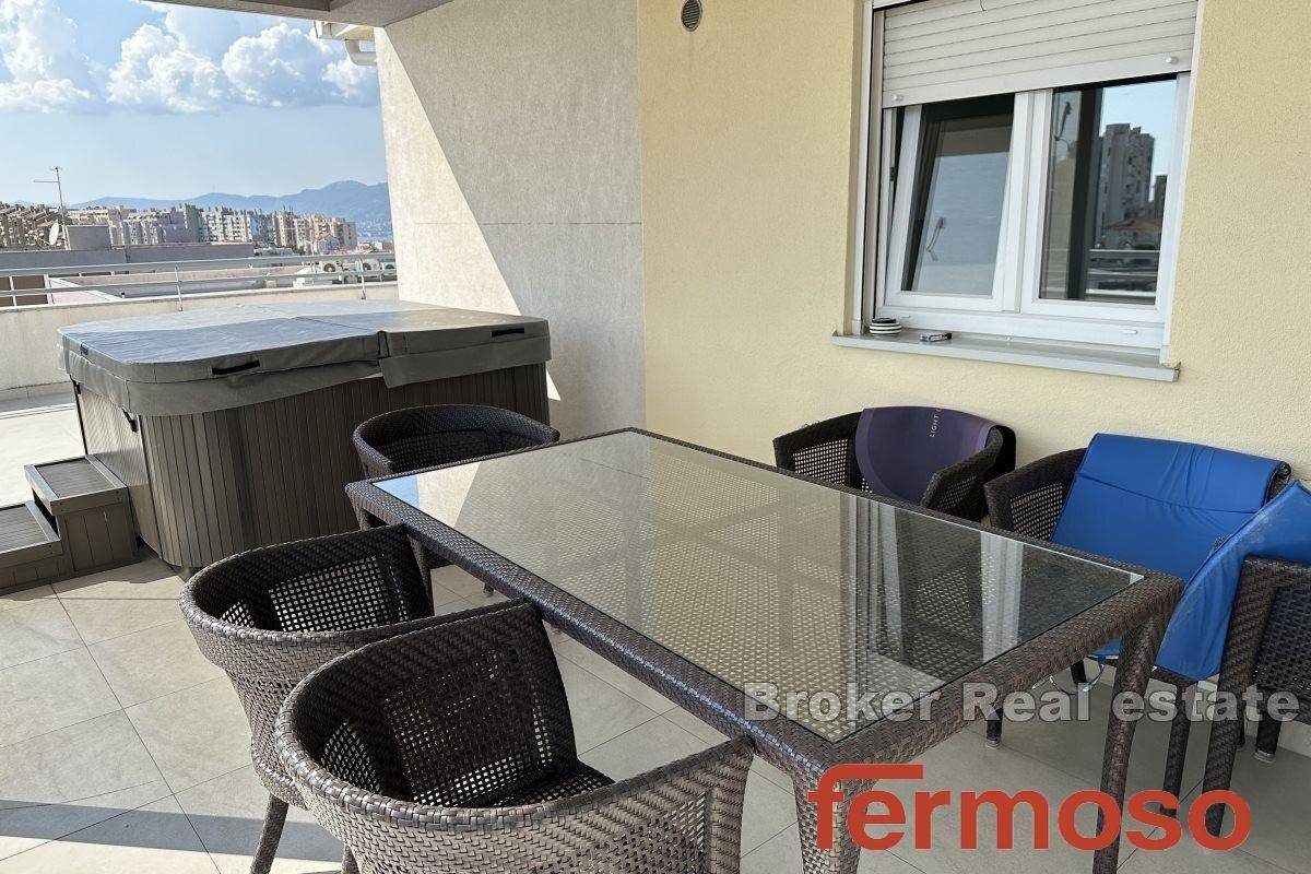 015-2045-27-Split-Dragovode-Spacious-penthouse-with-a-sea-view-for-sale