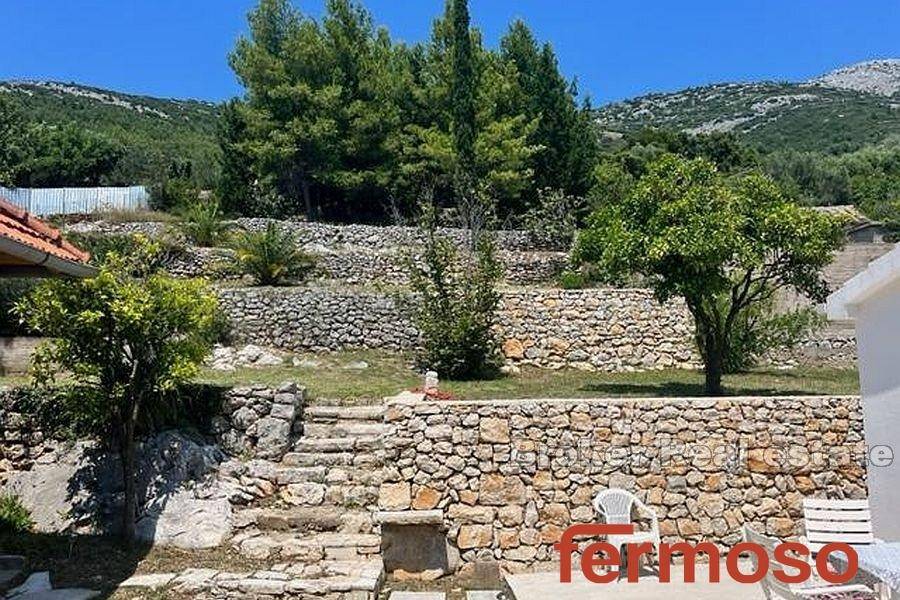 2016-581-008-2016-581-peljesac-spacious-property-first-row-to-the-sea-for-sale