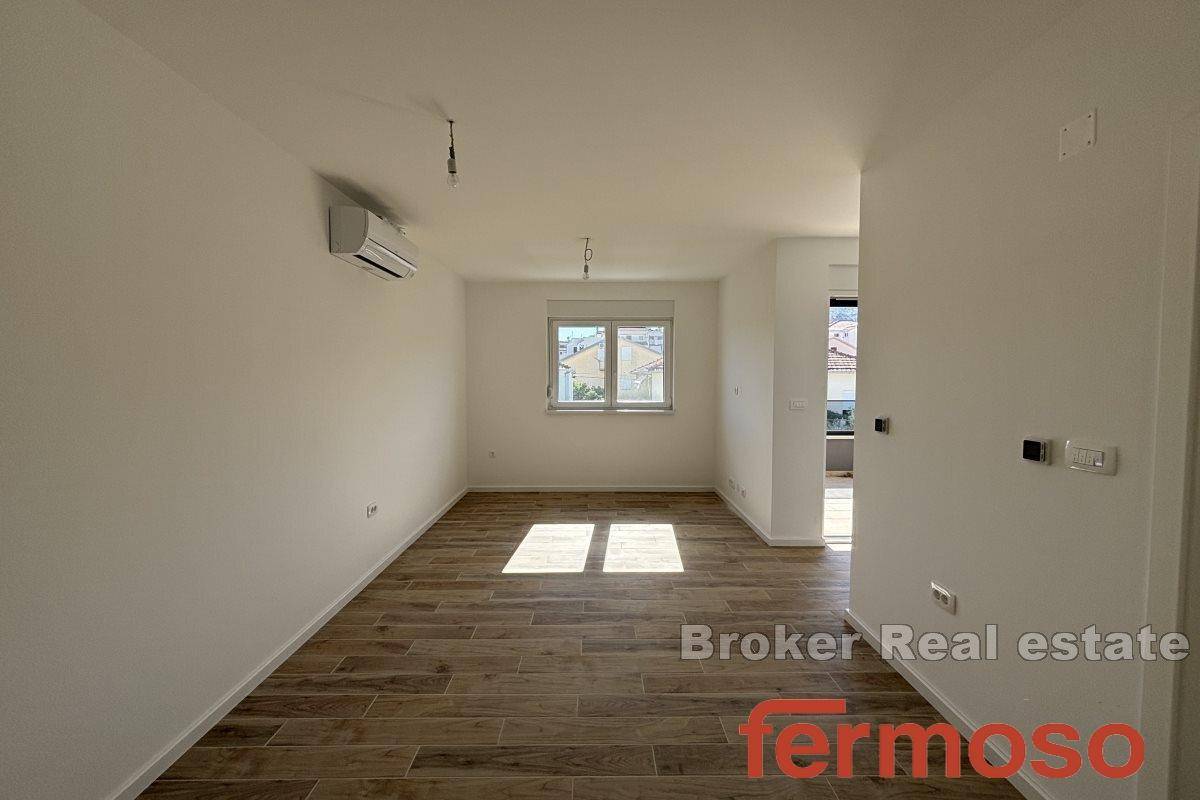 002-2035-157-Trogir-Modern-two-bedroom-apartment-for-sale