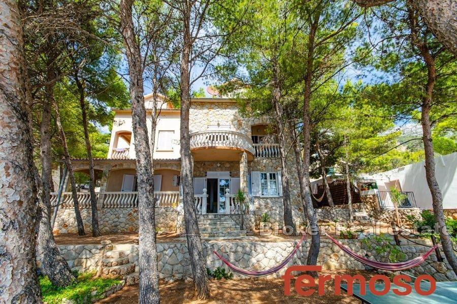 2011-21-09-2011-21-Hvar-house-swimming-pool-seafront-for-sale