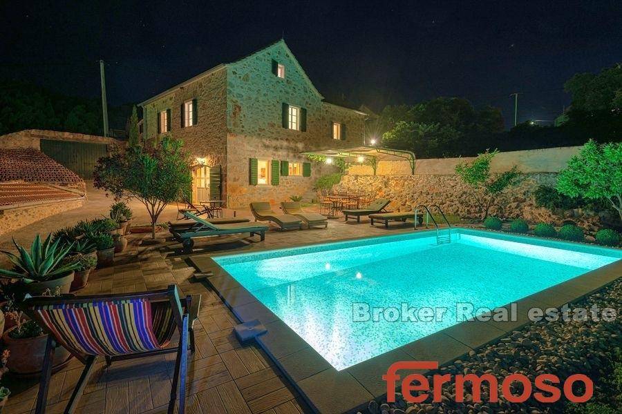 2038-31-015-2038-31-island-hvar-Mediterranean-villa-with-pool-for-sale