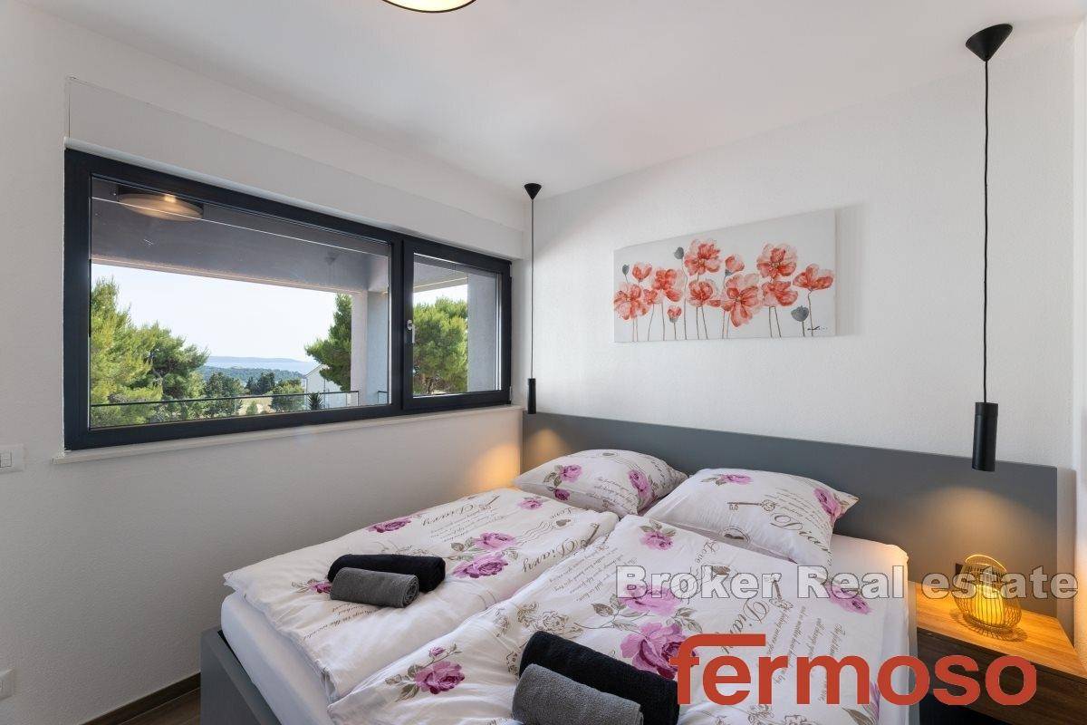 015-2047-17-Trogir-Luxurious-villa-with-three-residental-units-for-sale