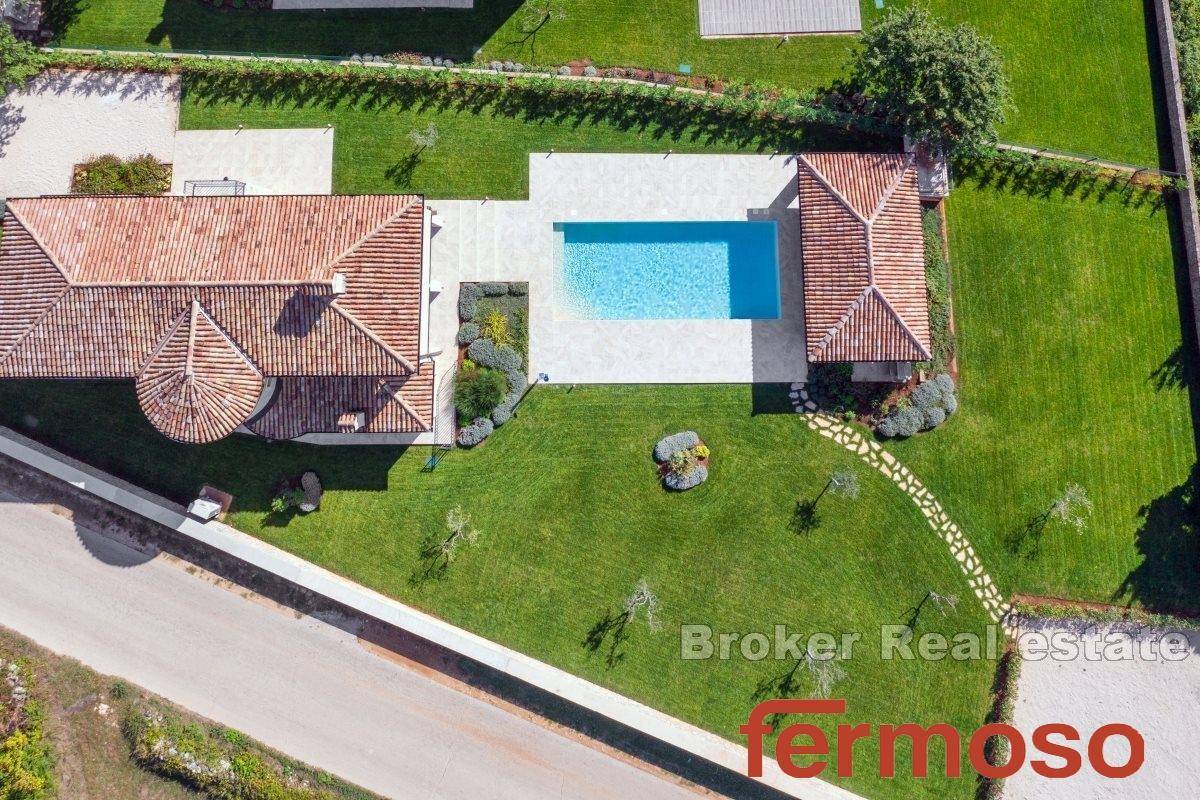 019-1024-08-Pazin-Stone-house-with-pool-for-sale