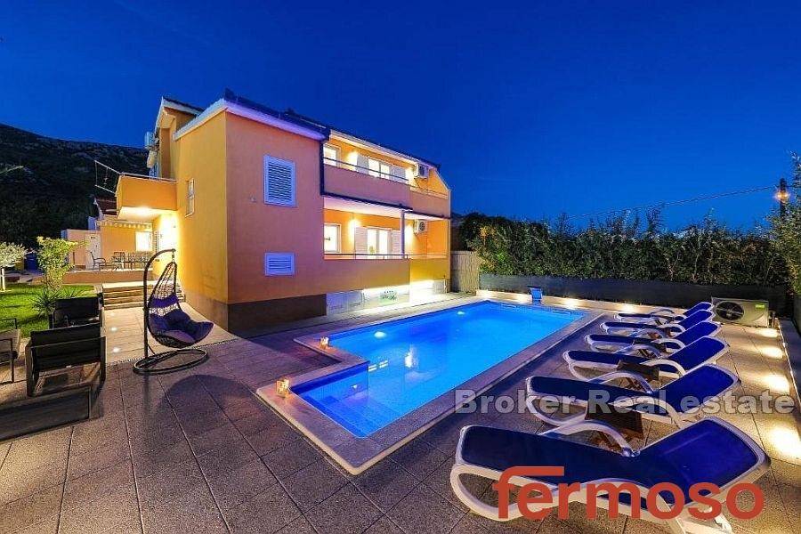 2036-84-009-2036-84-Kastela-villa-with-pool-for-sale