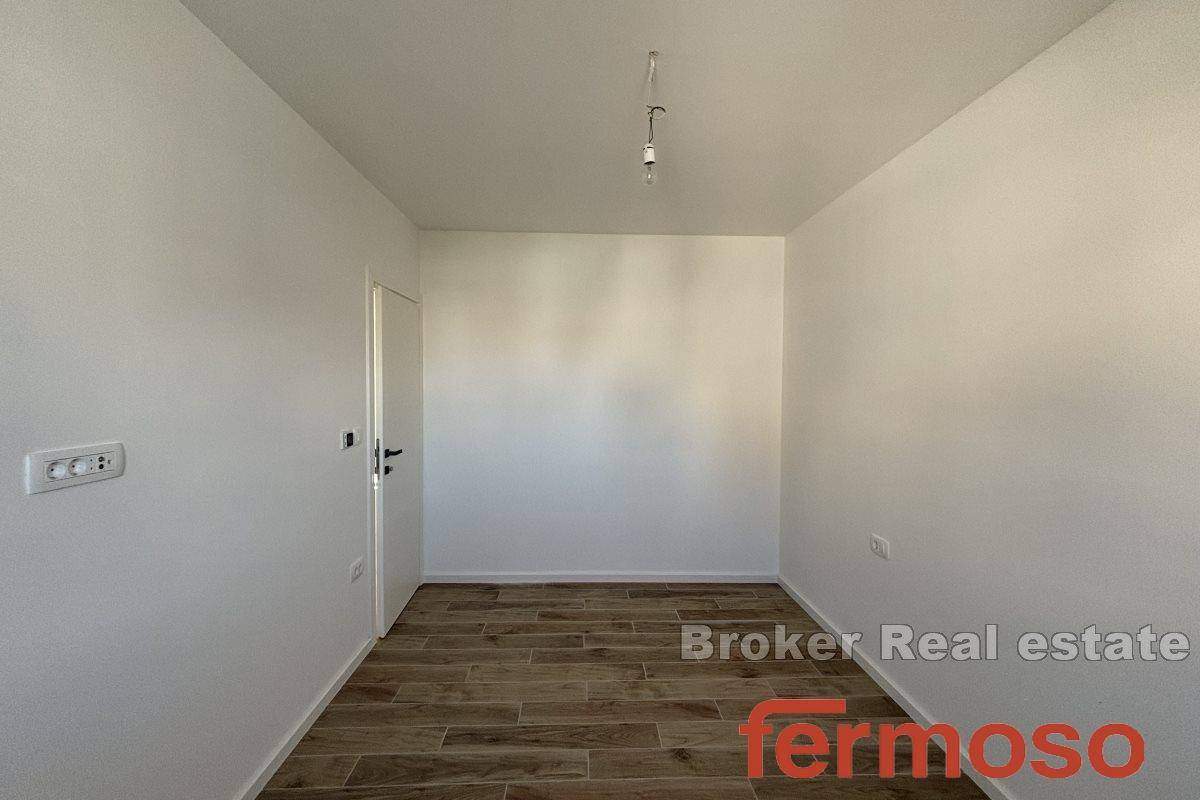 009-2035-157-Trogir-Modern-two-bedroom-apartment-for-sale