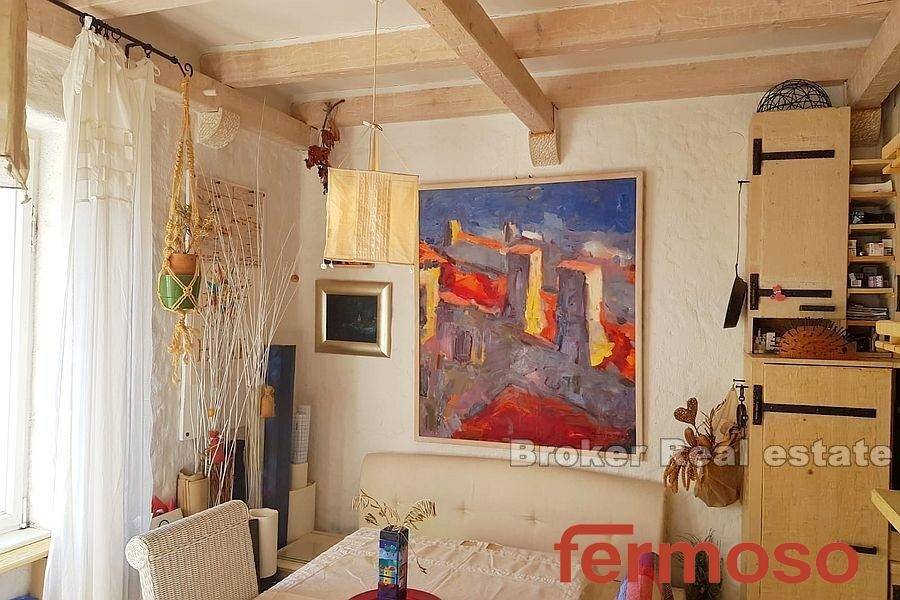 2021-217-006-2021-217-split-nicely-decorated-apartment-for-sale