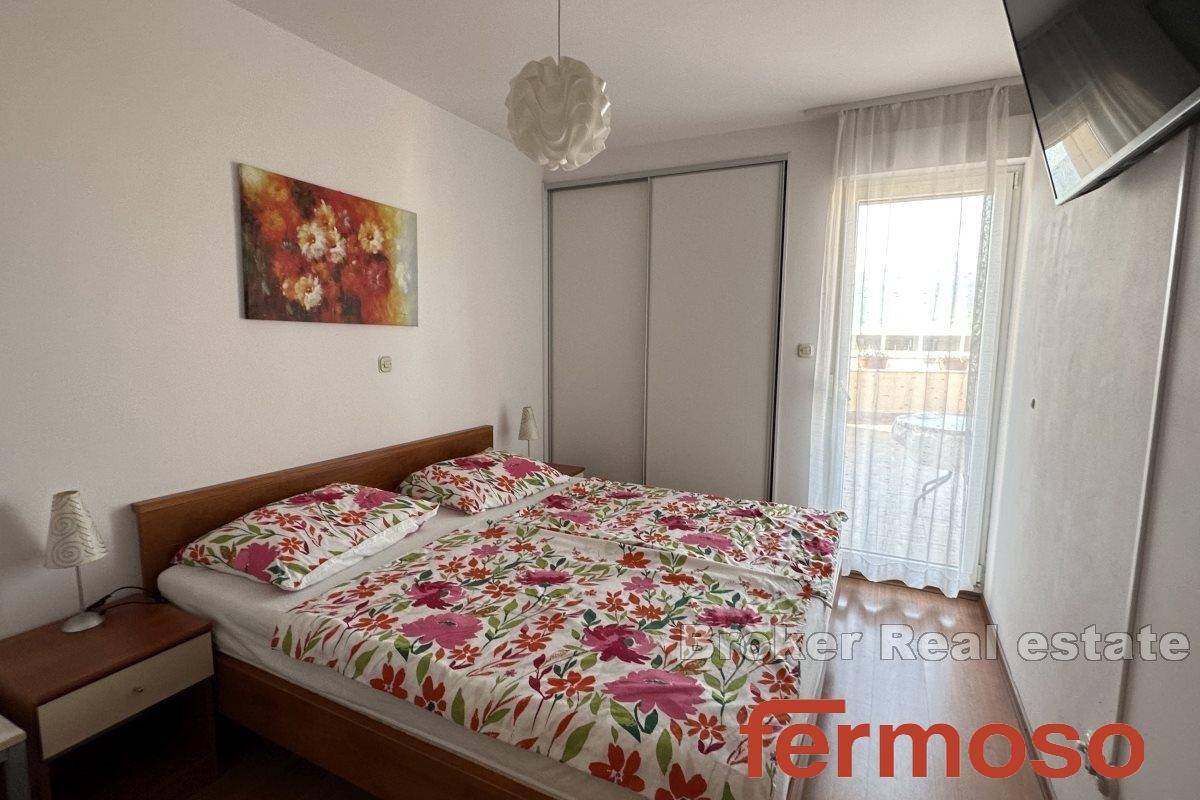 004-2045-26-Split-Two-bedroom-apartmen-in-an-ideal-location-for-sale