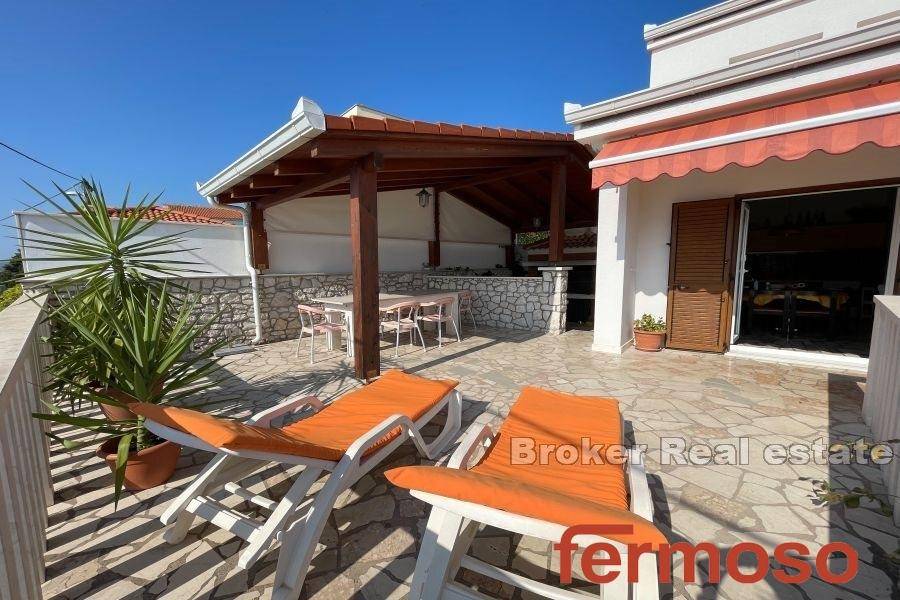 2035-78-004-2035-78-Trogir-Spacious-house-in-the-second-row-to-the-sea-for-sale