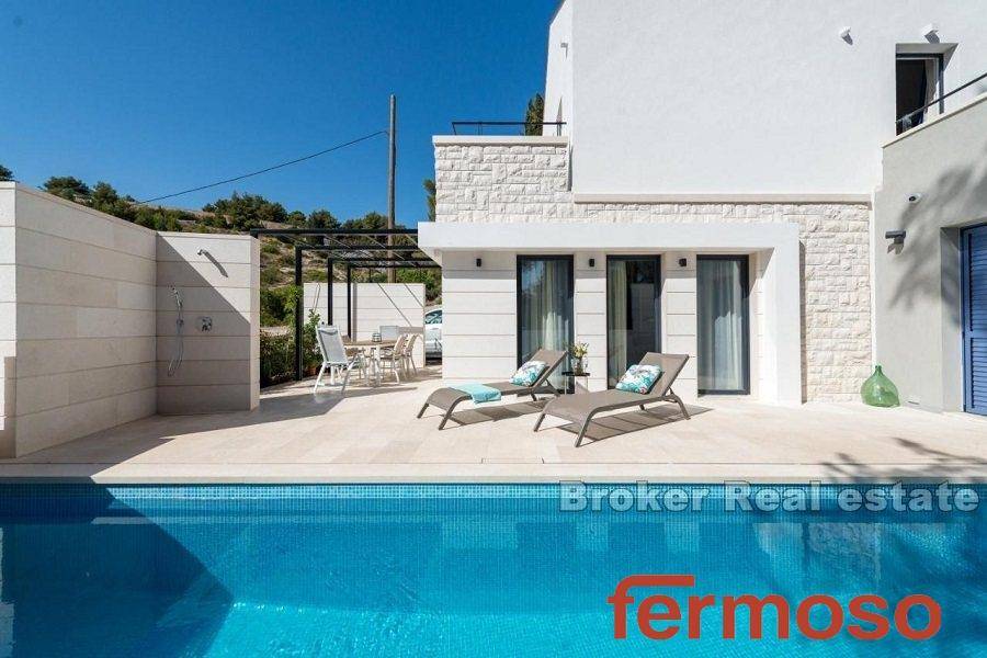 2021-173-003-2021-173-island-brac-villa-with-pool-for-sale