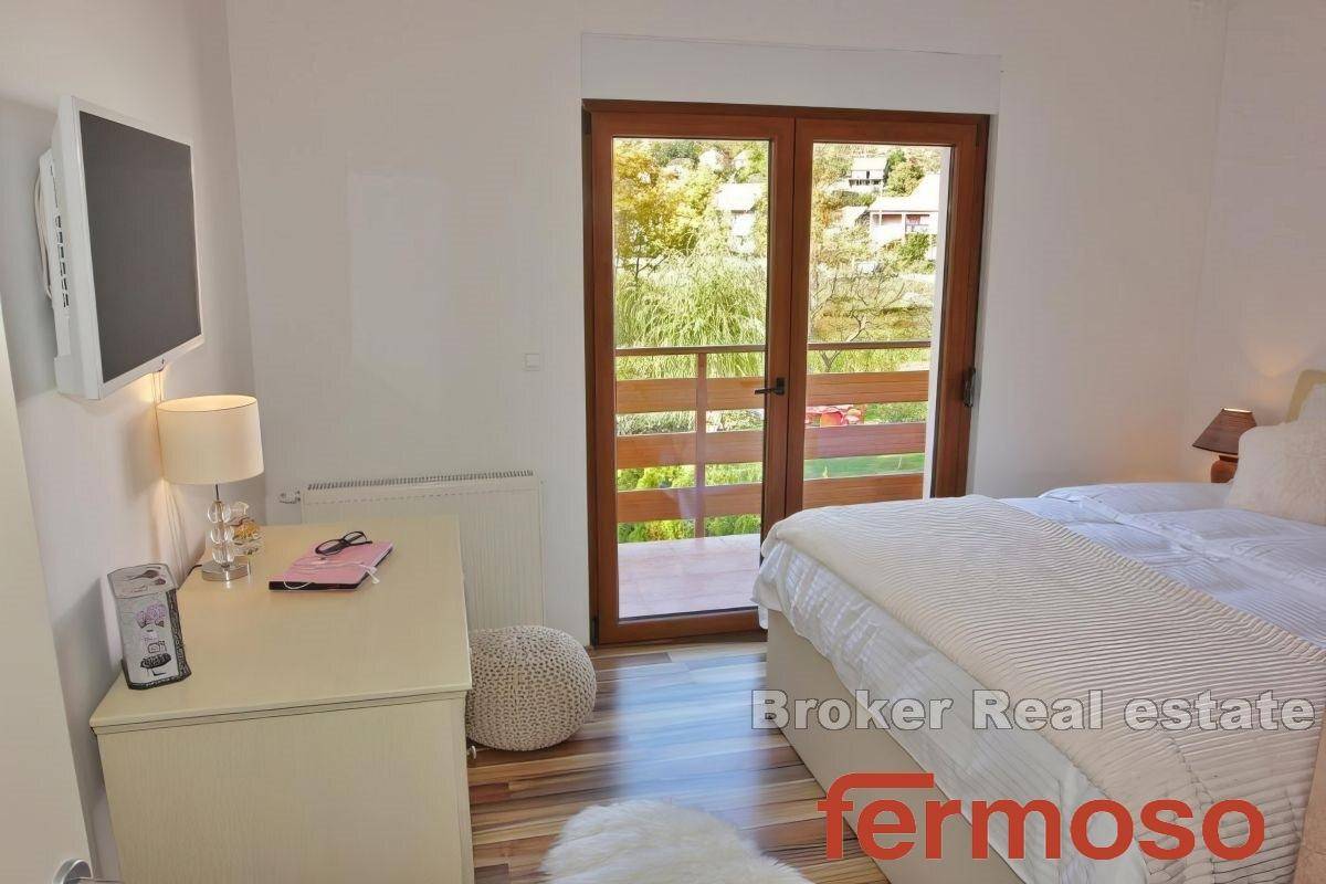 011-2044-18-Knin-Detached-House-by-the-River-with-a-Pool-for-sale