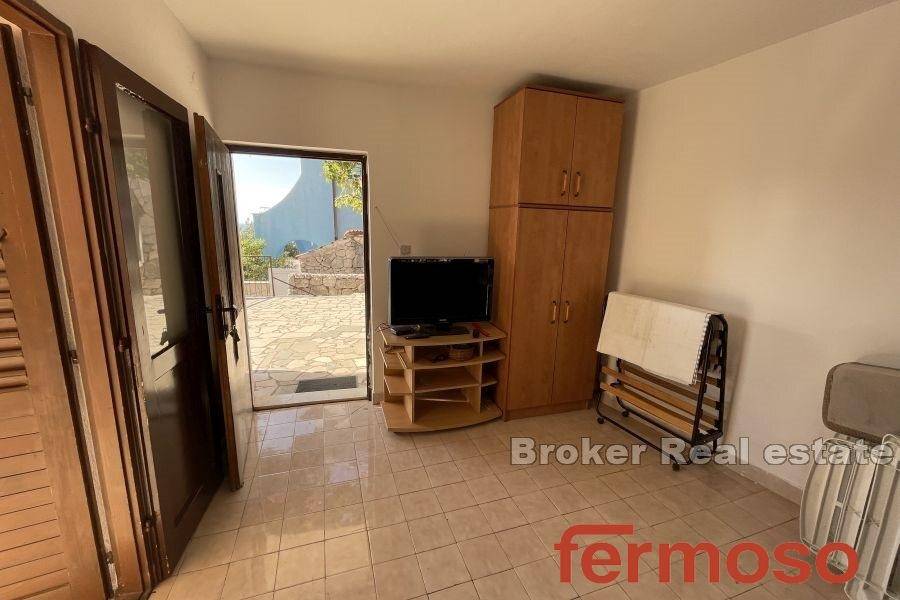 2036-51-005-2036-51-Omis-house-near-the-sea-for-sale