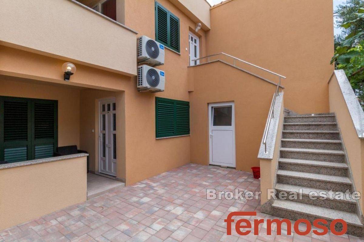 011-2044-02-Vodice-beautiful-apartment-house-located-in-the-city-center