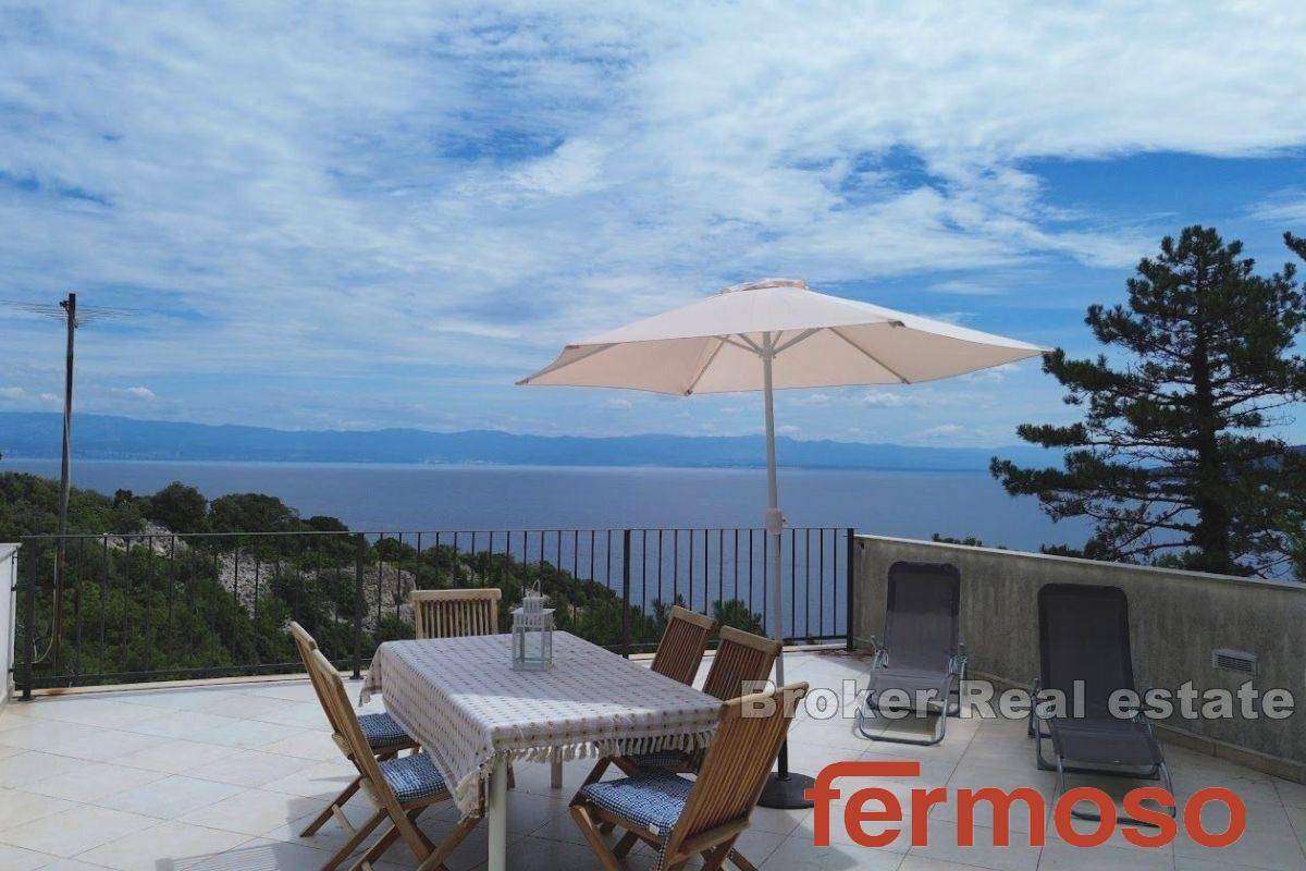 010-1024-04-Opatija-Semi-detached-house-first-row-to-the-sea